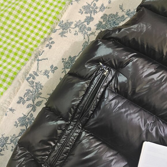 Moncler Padded Logo-Patch Down Jacket Gilet - Picture 6 of 9